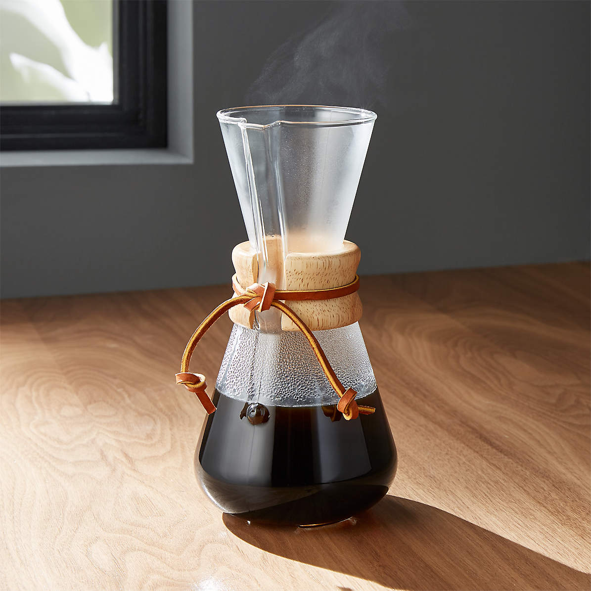 https://nakedcoffee.net/cdn/shop/products/chemex-3-cup-coffee-maker_1195x.jpg?v=1605590260